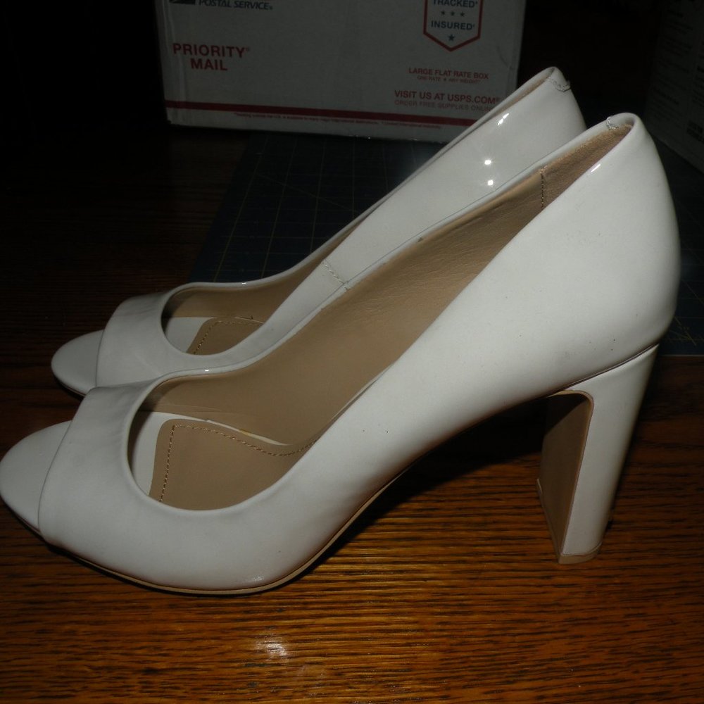 DKNY SHOES  WHITE PATENT LEATHER HEELS 6 1/2 W/TAGS OPEN TOE
